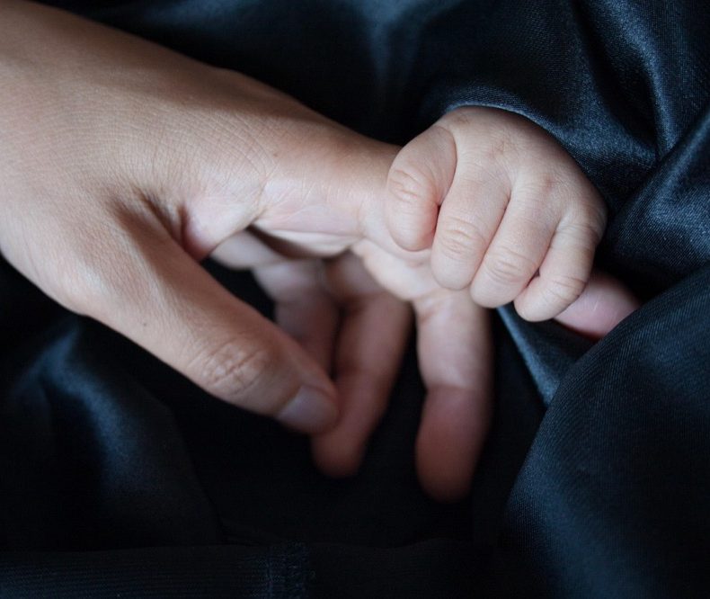 Đau Vết Mổ Sau Sinh: Bao Lâu Thì Hết Và Cách Chăm Sóc Tại Nhà