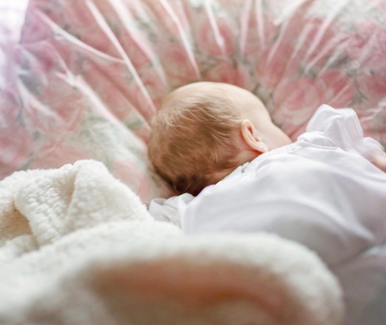 Ở Cữ Thời Hiện Đại: Kiêng Gì Là Đủ, Bỏ Gì Cho Nhẹ Người?