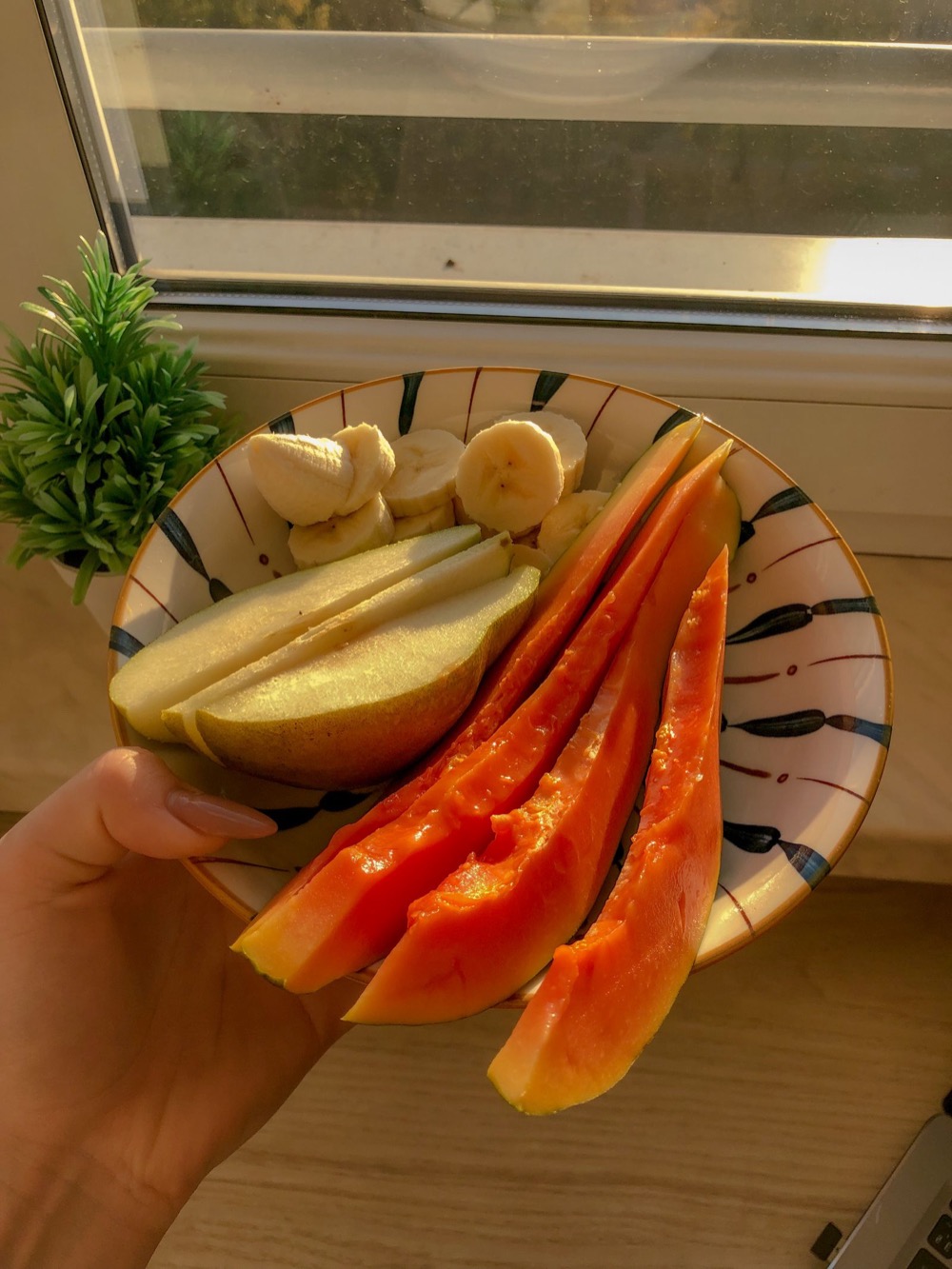Đu đủ chín, chuối và lê, trái cây tốt cho mẹ sau sinh